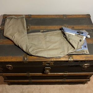 Banana Republic Trousers, Green, Size 34/32.